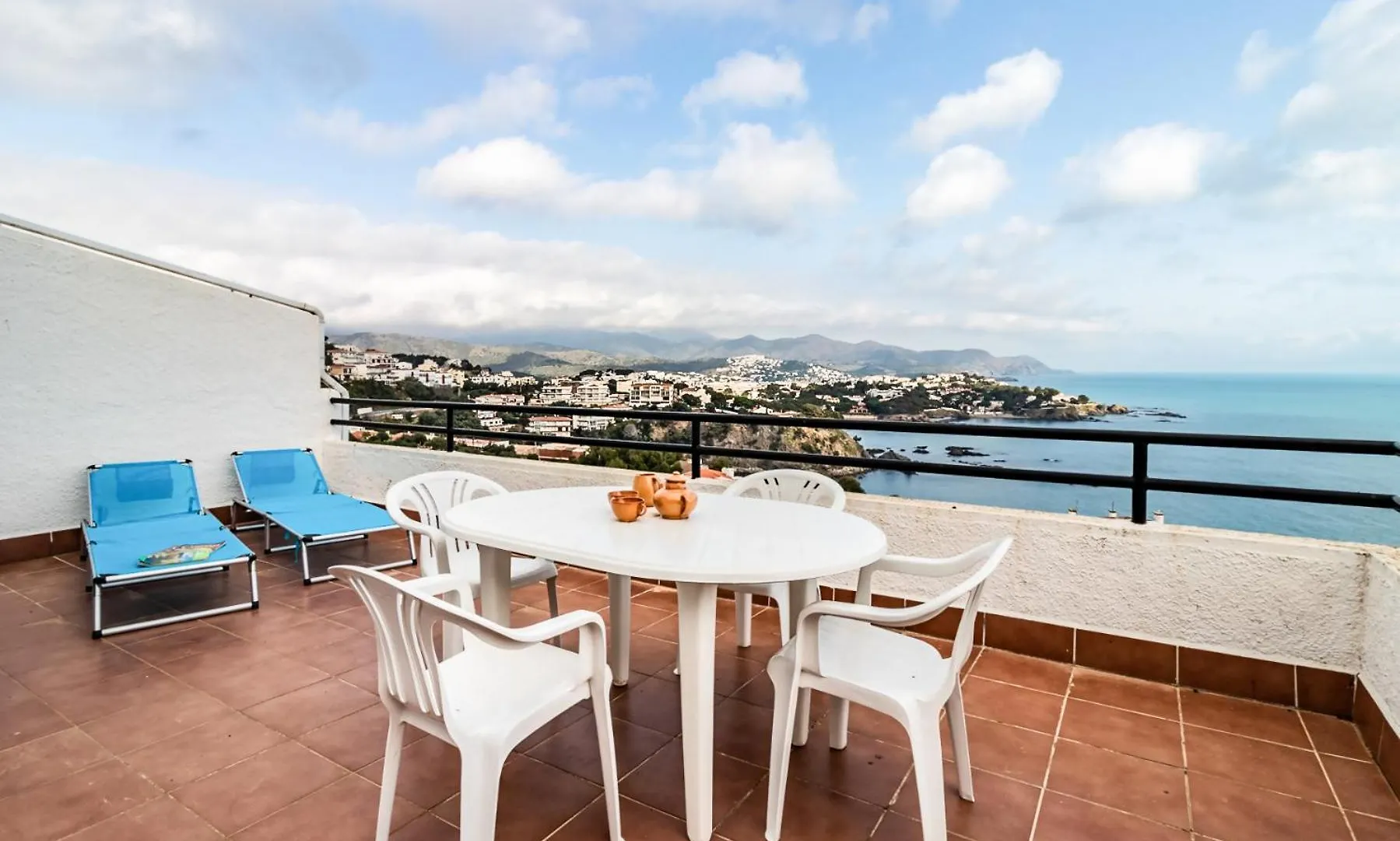 Kontakte von Fener De Dalt 842 - Apartamento Con Terraza
